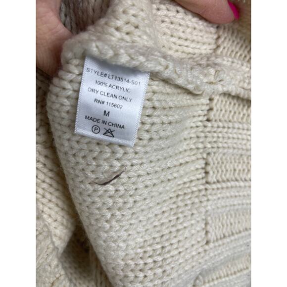 Lush Chunky Cable‎ Knit Oversized Cropped Sweater in Cream Size Medium - Picture 9 of 10